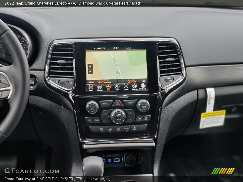 Diamond Black Crystal Pearl / Black 2022 Jeep Grand Cherokee Laredo 4x4