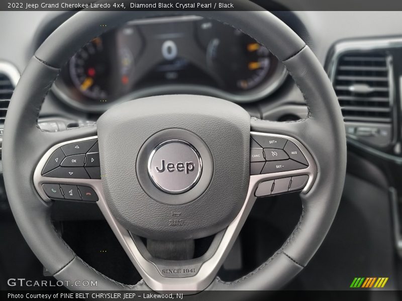 Diamond Black Crystal Pearl / Black 2022 Jeep Grand Cherokee Laredo 4x4