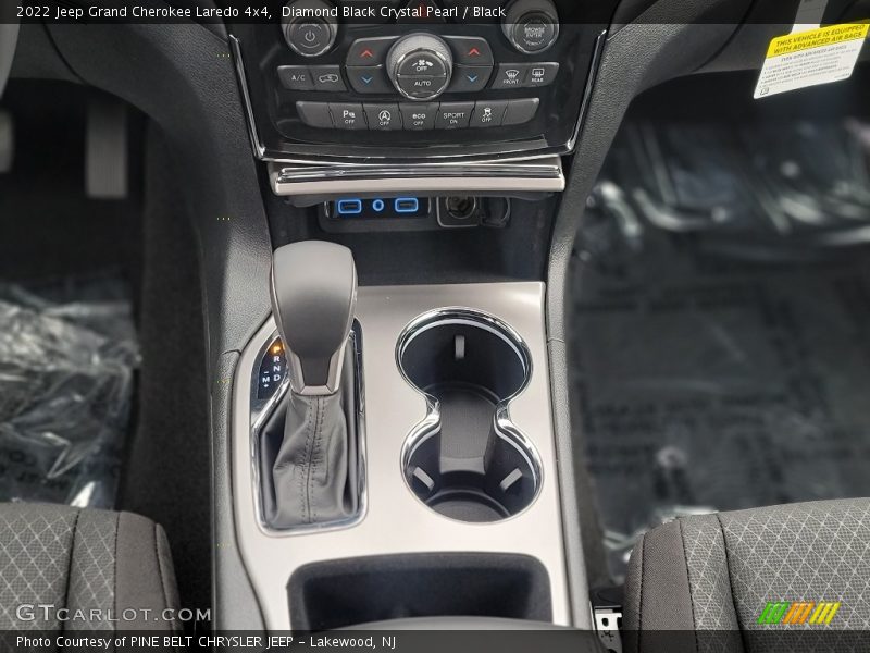 Diamond Black Crystal Pearl / Black 2022 Jeep Grand Cherokee Laredo 4x4