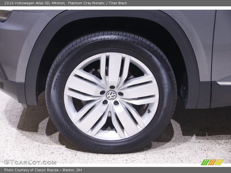 Platinum Gray Metallic / Titan Black 2019 Volkswagen Atlas SEL 4Motion