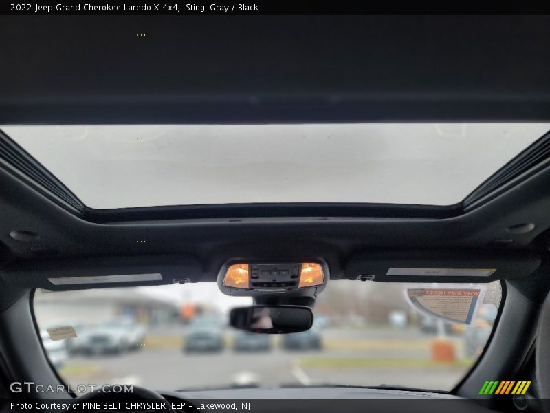 Sting-Gray / Black 2022 Jeep Grand Cherokee Laredo X 4x4