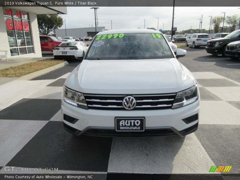 Pure White / Titan Black 2019 Volkswagen Tiguan S