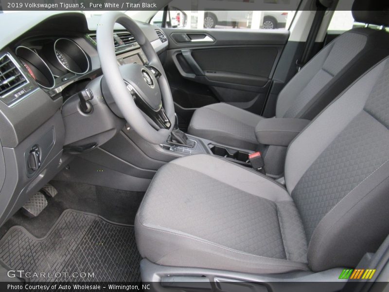 Pure White / Titan Black 2019 Volkswagen Tiguan S