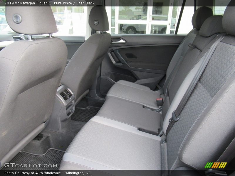 Pure White / Titan Black 2019 Volkswagen Tiguan S