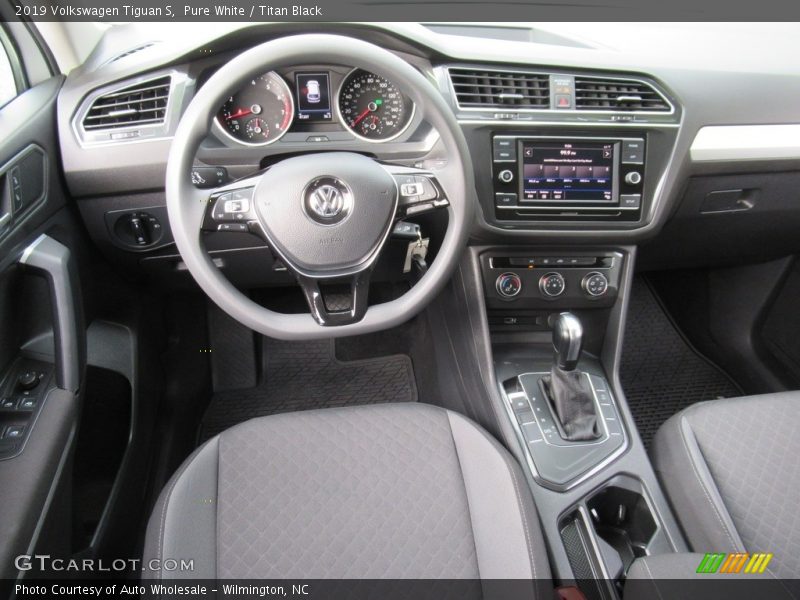 Pure White / Titan Black 2019 Volkswagen Tiguan S