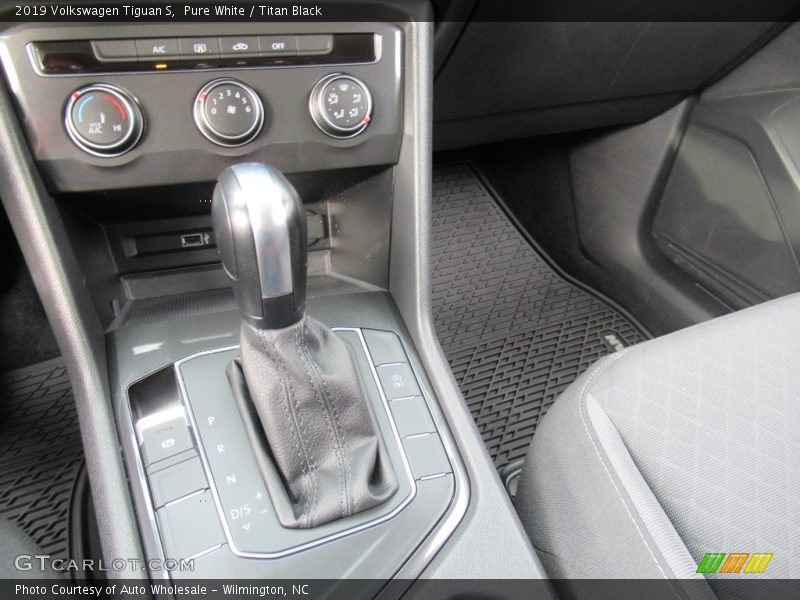 Pure White / Titan Black 2019 Volkswagen Tiguan S