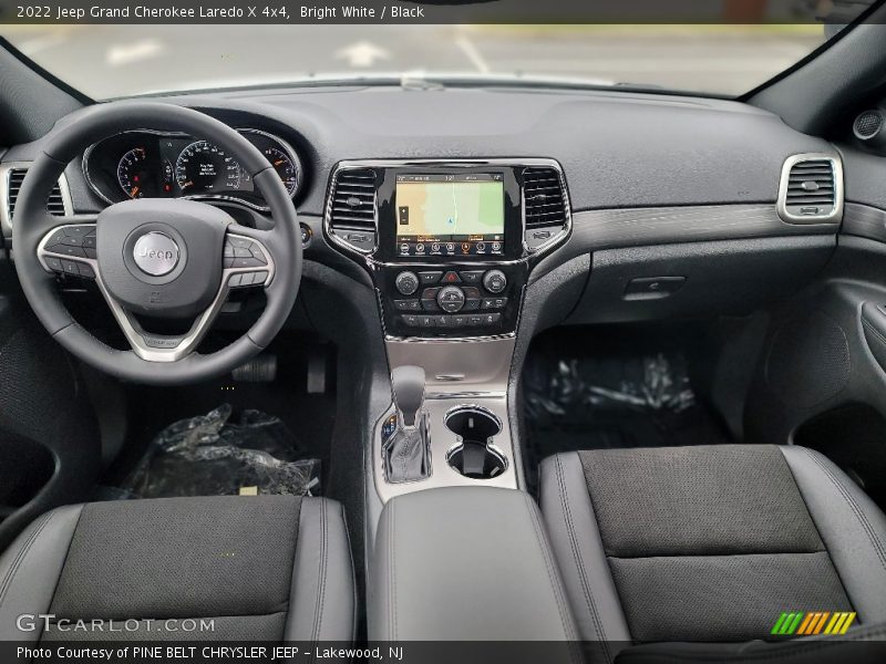 Bright White / Black 2022 Jeep Grand Cherokee Laredo X 4x4