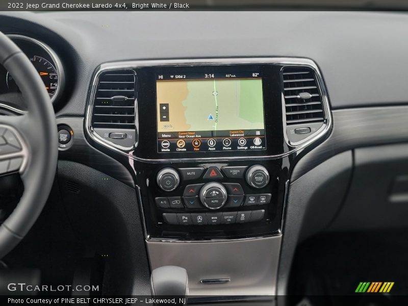 Bright White / Black 2022 Jeep Grand Cherokee Laredo 4x4