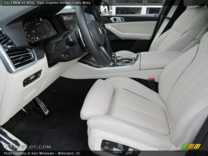Dark Graphite Metallic / Ivory White 2021 BMW X5 M50i