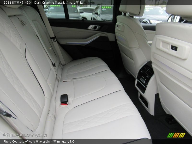 Dark Graphite Metallic / Ivory White 2021 BMW X5 M50i