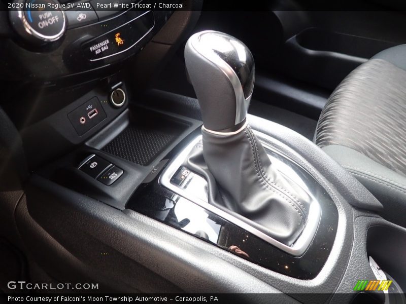 Pearl White Tricoat / Charcoal 2020 Nissan Rogue SV AWD