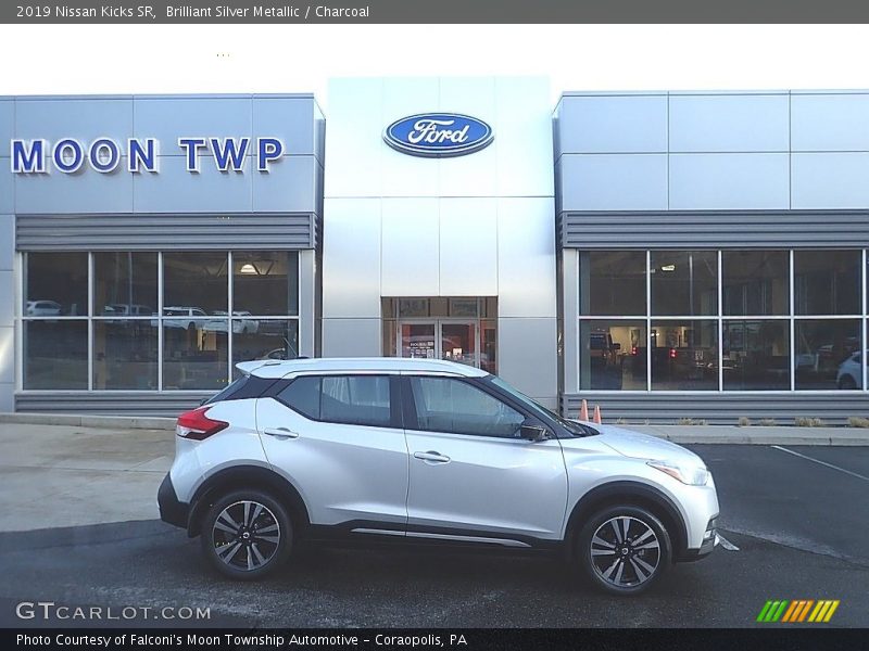 Brilliant Silver Metallic / Charcoal 2019 Nissan Kicks SR