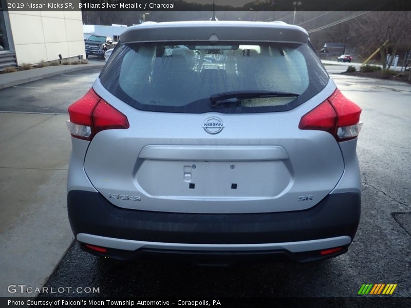 Brilliant Silver Metallic / Charcoal 2019 Nissan Kicks SR