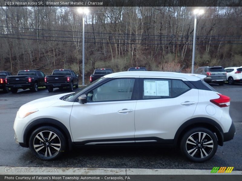 Brilliant Silver Metallic / Charcoal 2019 Nissan Kicks SR