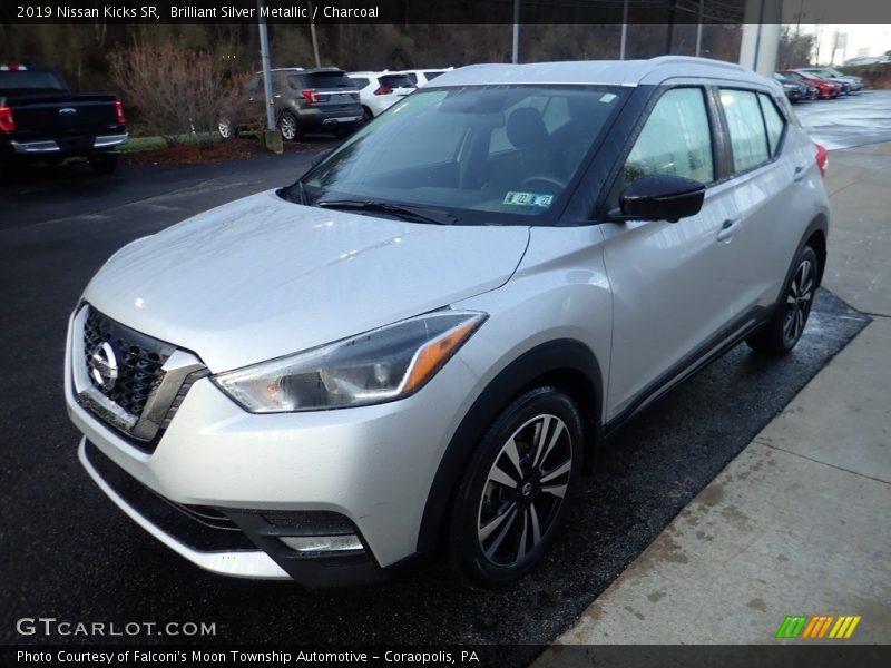 Brilliant Silver Metallic / Charcoal 2019 Nissan Kicks SR