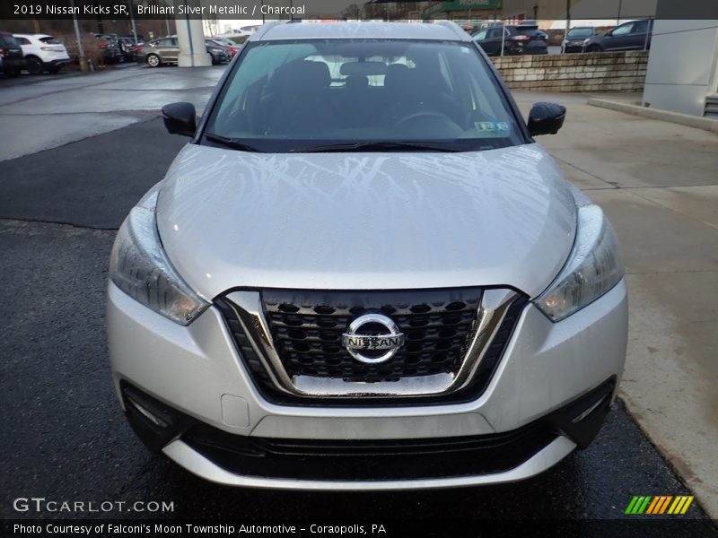 Brilliant Silver Metallic / Charcoal 2019 Nissan Kicks SR