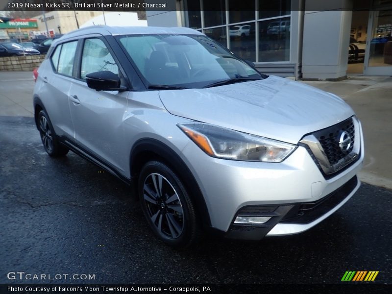 Brilliant Silver Metallic / Charcoal 2019 Nissan Kicks SR