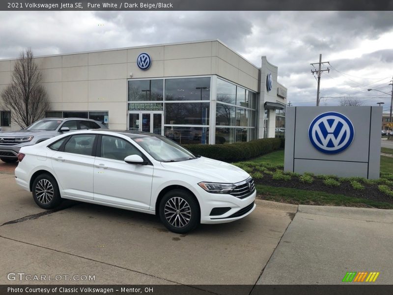 Front 3/4 View of 2021 Jetta SE