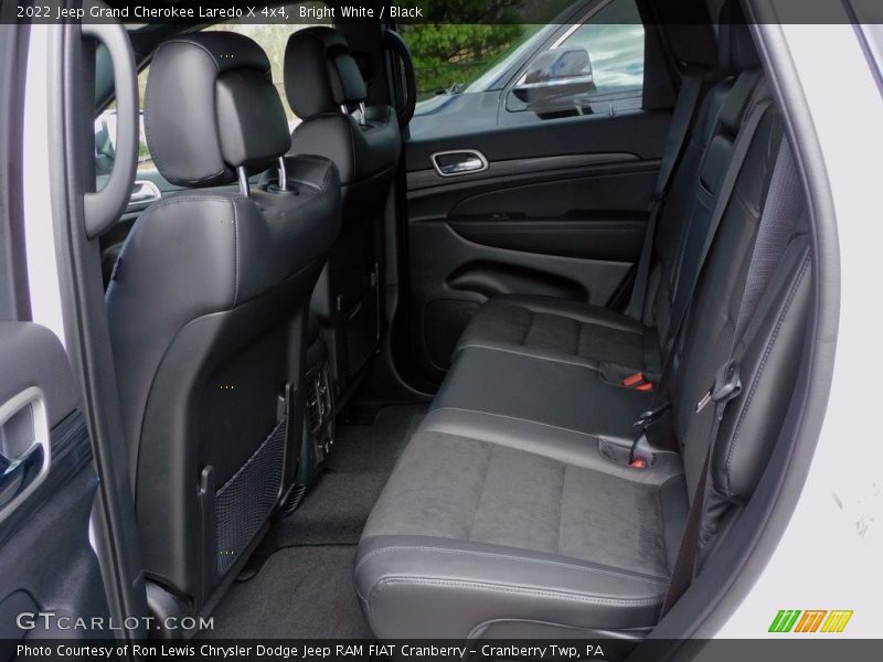 Bright White / Black 2022 Jeep Grand Cherokee Laredo X 4x4