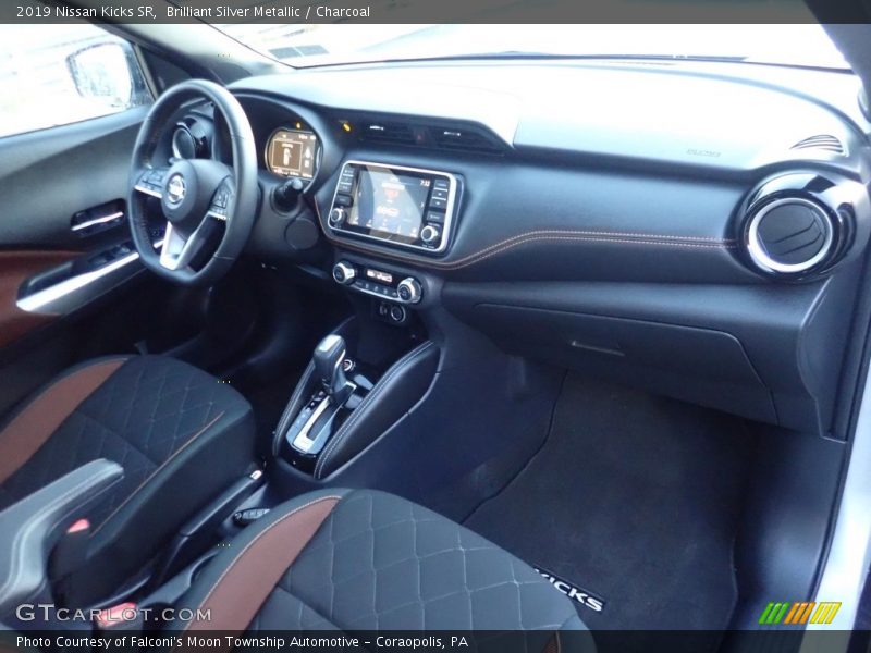 Brilliant Silver Metallic / Charcoal 2019 Nissan Kicks SR