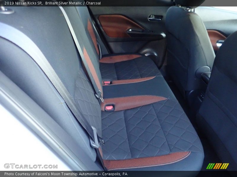 Brilliant Silver Metallic / Charcoal 2019 Nissan Kicks SR