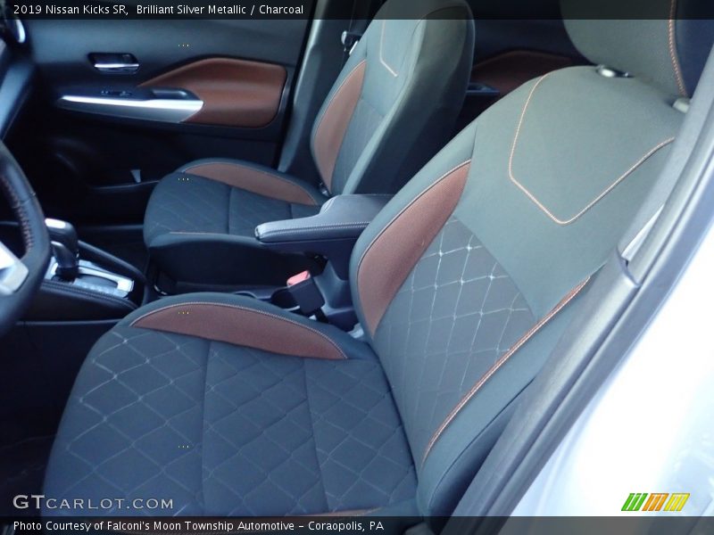 Brilliant Silver Metallic / Charcoal 2019 Nissan Kicks SR