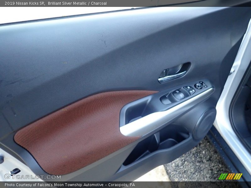 Brilliant Silver Metallic / Charcoal 2019 Nissan Kicks SR