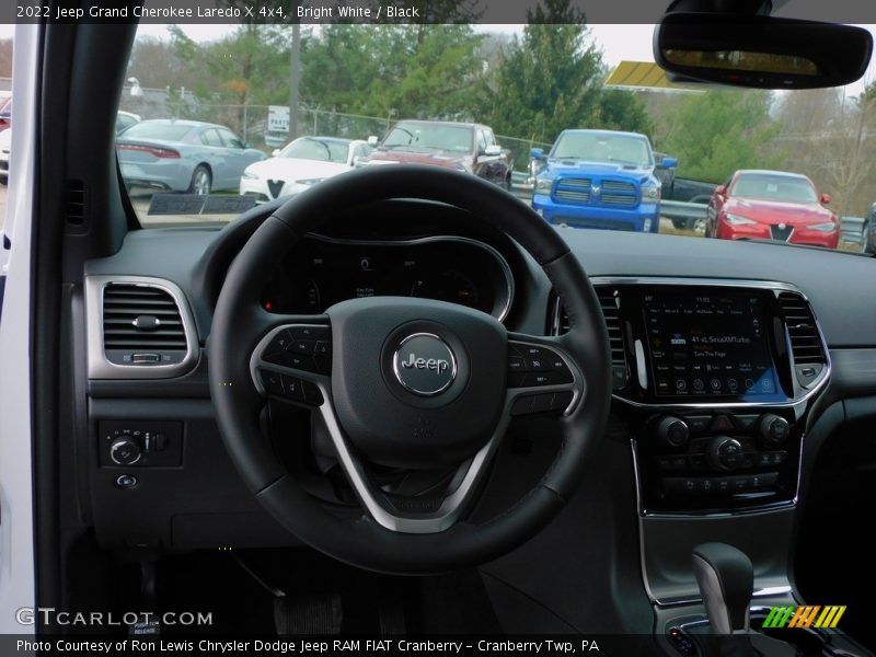 Bright White / Black 2022 Jeep Grand Cherokee Laredo X 4x4
