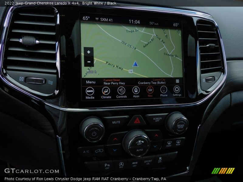 Bright White / Black 2022 Jeep Grand Cherokee Laredo X 4x4