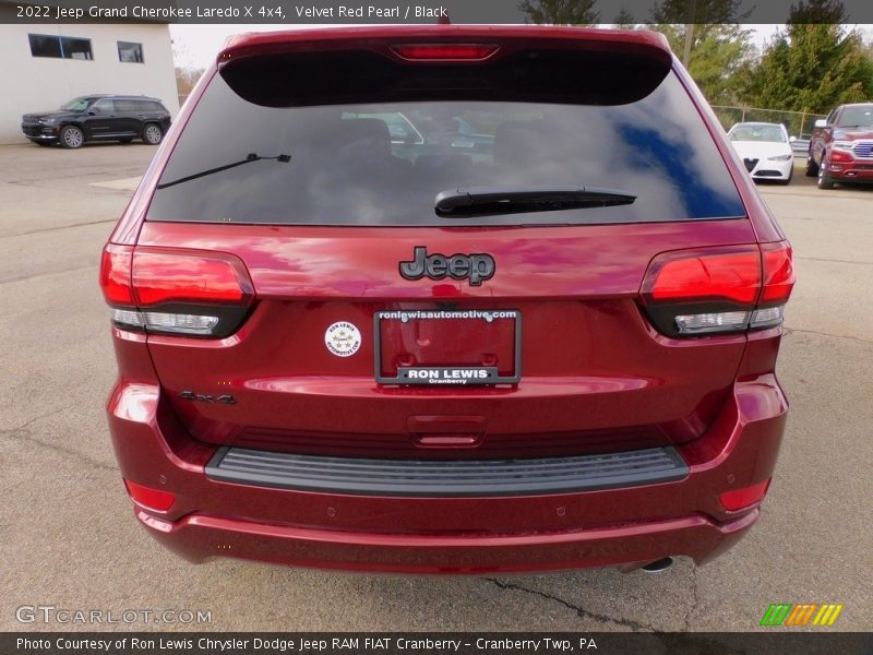 Velvet Red Pearl / Black 2022 Jeep Grand Cherokee Laredo X 4x4