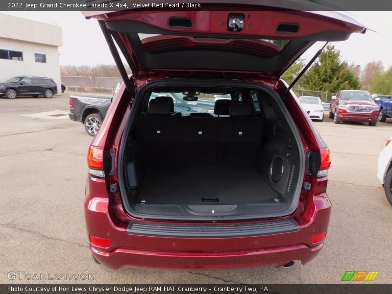 Velvet Red Pearl / Black 2022 Jeep Grand Cherokee Laredo X 4x4