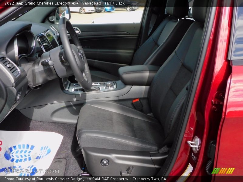 Velvet Red Pearl / Black 2022 Jeep Grand Cherokee Laredo X 4x4