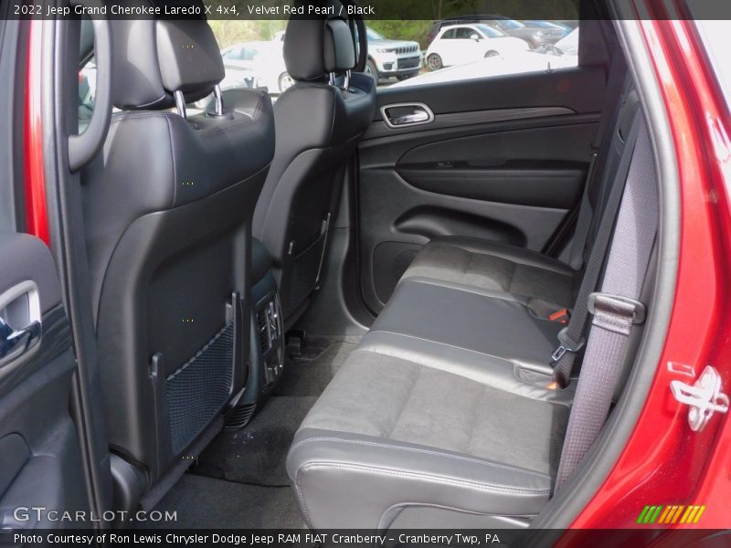 Velvet Red Pearl / Black 2022 Jeep Grand Cherokee Laredo X 4x4