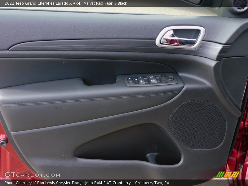 Velvet Red Pearl / Black 2022 Jeep Grand Cherokee Laredo X 4x4