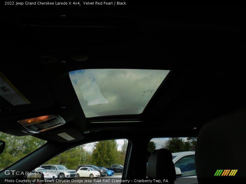 Velvet Red Pearl / Black 2022 Jeep Grand Cherokee Laredo X 4x4