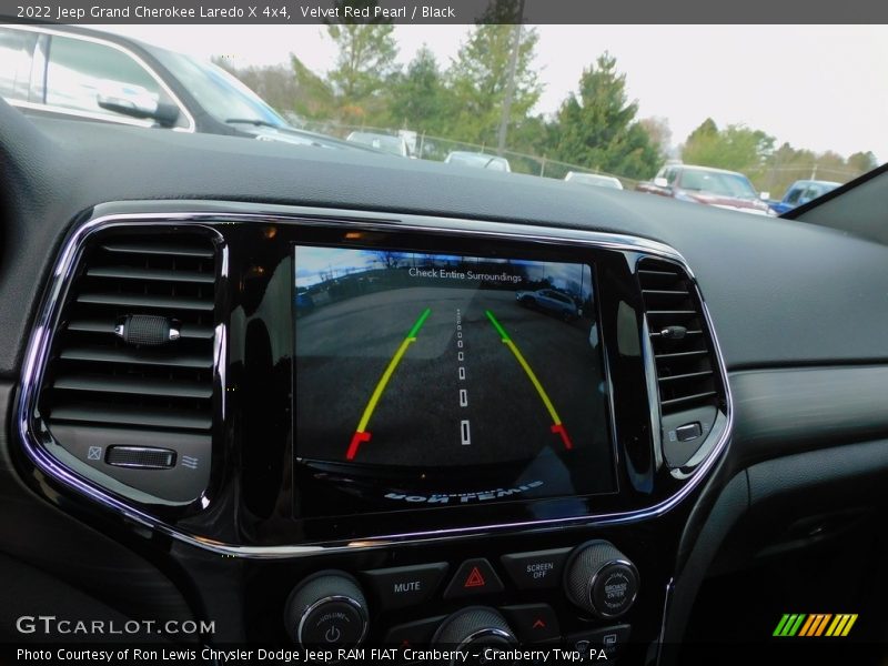 Velvet Red Pearl / Black 2022 Jeep Grand Cherokee Laredo X 4x4