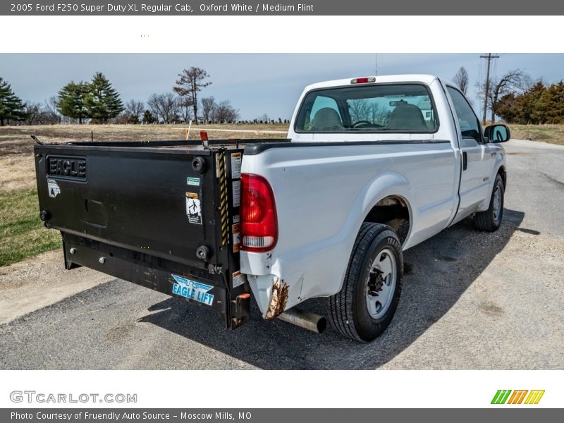 Oxford White / Medium Flint 2005 Ford F250 Super Duty XL Regular Cab