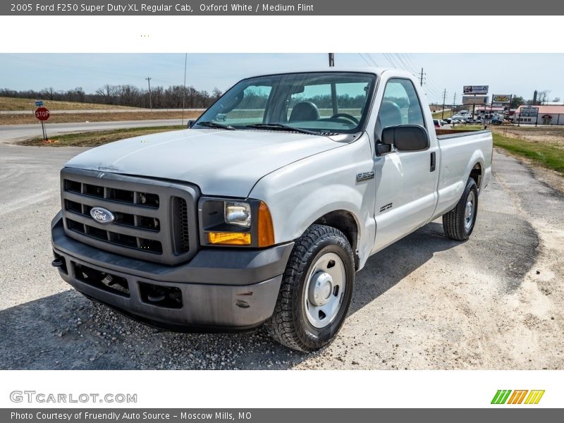 Oxford White / Medium Flint 2005 Ford F250 Super Duty XL Regular Cab