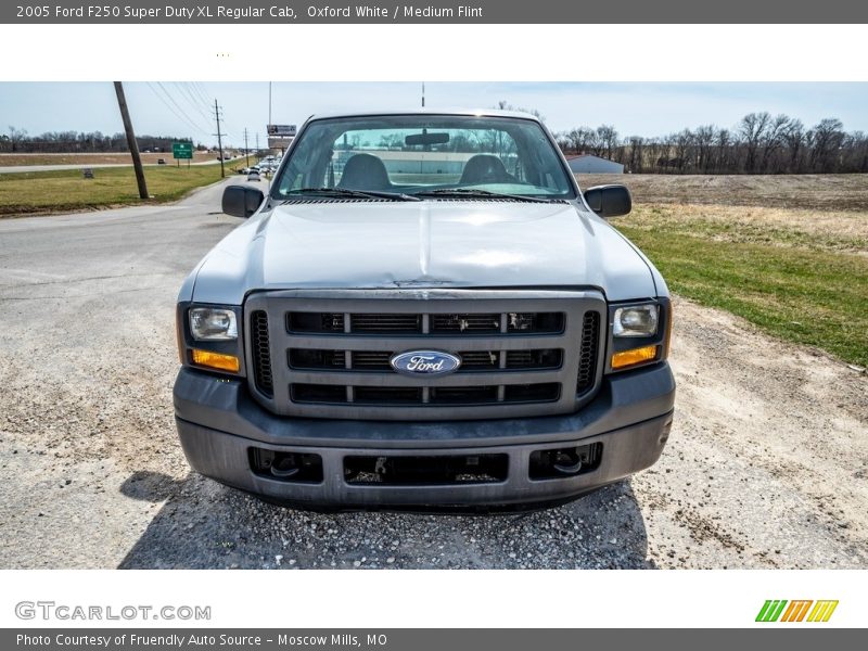 Oxford White / Medium Flint 2005 Ford F250 Super Duty XL Regular Cab