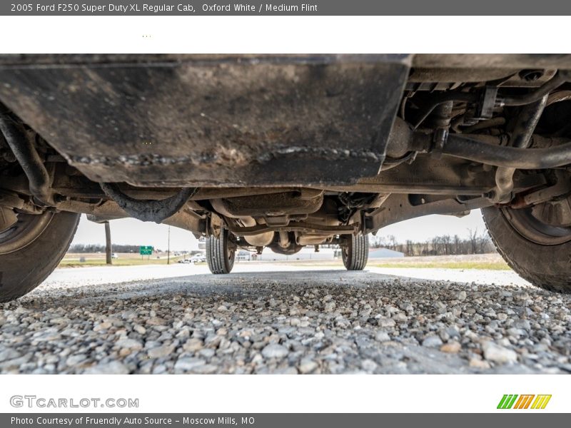 Oxford White / Medium Flint 2005 Ford F250 Super Duty XL Regular Cab