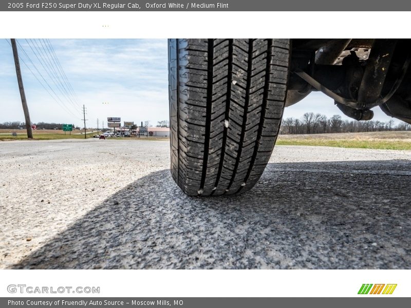 Oxford White / Medium Flint 2005 Ford F250 Super Duty XL Regular Cab