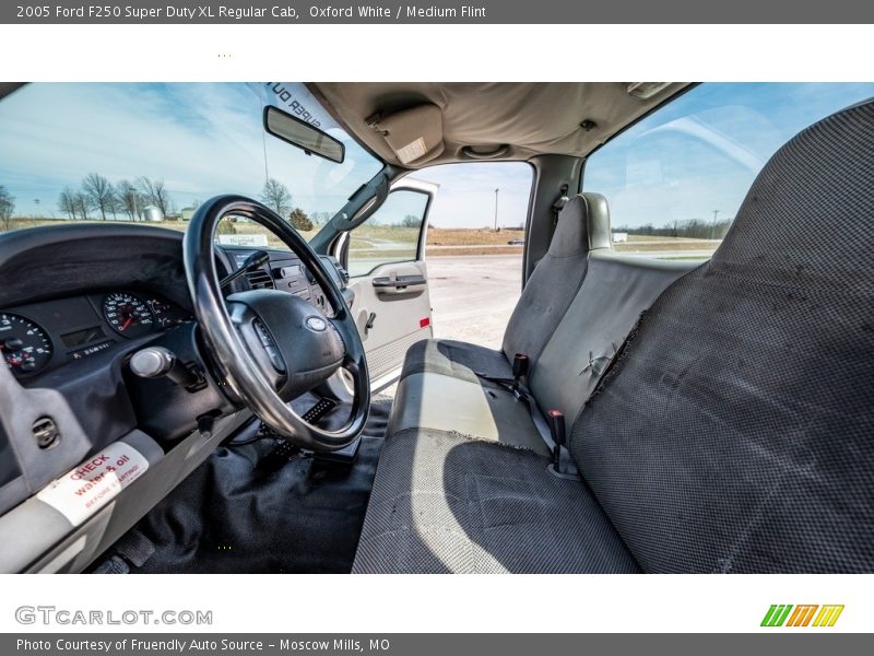 Oxford White / Medium Flint 2005 Ford F250 Super Duty XL Regular Cab