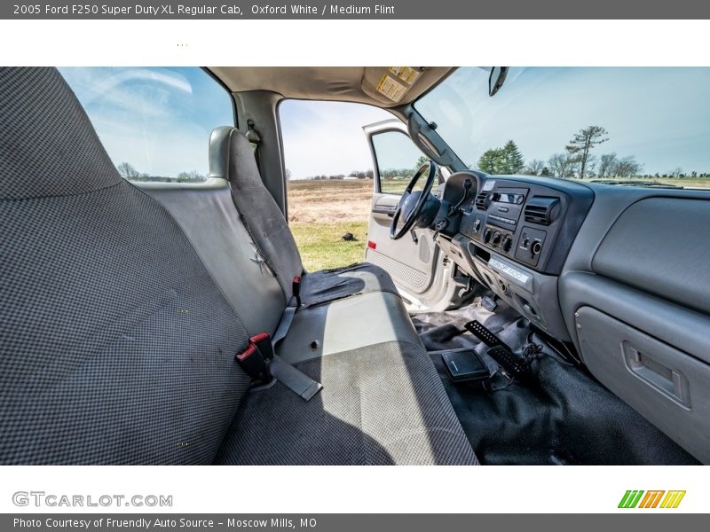 Oxford White / Medium Flint 2005 Ford F250 Super Duty XL Regular Cab
