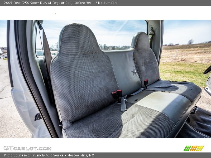 Oxford White / Medium Flint 2005 Ford F250 Super Duty XL Regular Cab
