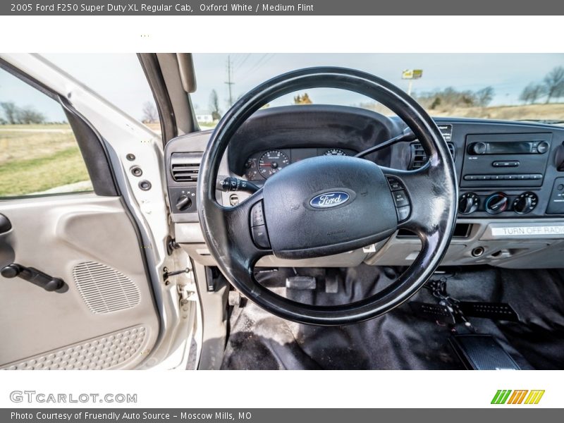 Oxford White / Medium Flint 2005 Ford F250 Super Duty XL Regular Cab