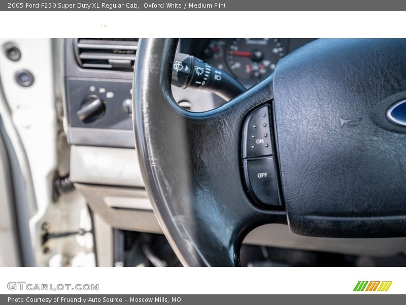 Oxford White / Medium Flint 2005 Ford F250 Super Duty XL Regular Cab