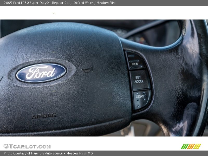 Oxford White / Medium Flint 2005 Ford F250 Super Duty XL Regular Cab