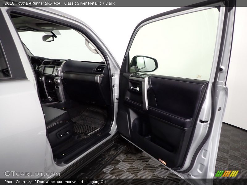 Classic Silver Metallic / Black 2018 Toyota 4Runner SR5 4x4