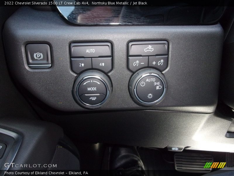 Controls of 2022 Silverado 1500 LT Crew Cab 4x4