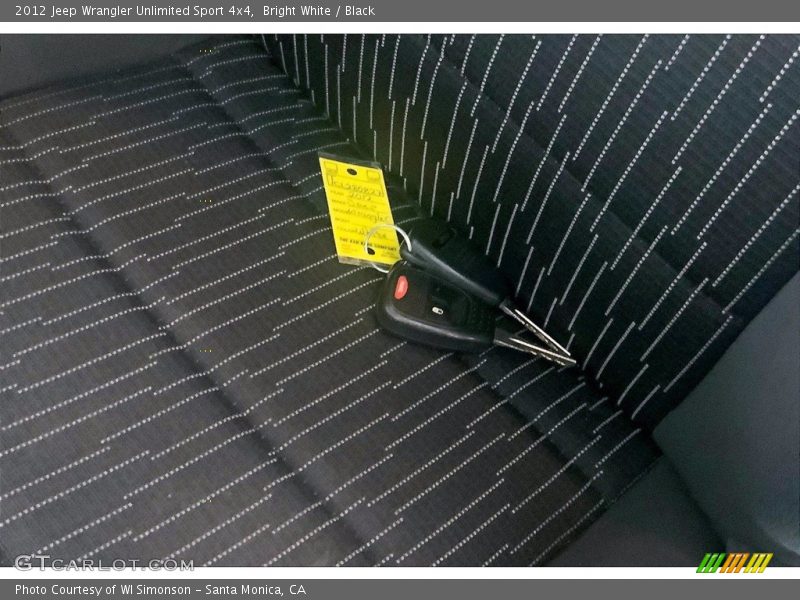 Bright White / Black 2012 Jeep Wrangler Unlimited Sport 4x4